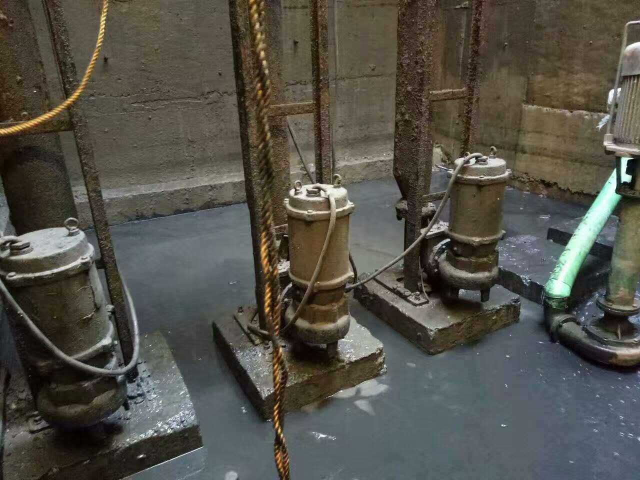 迎江污水池清理