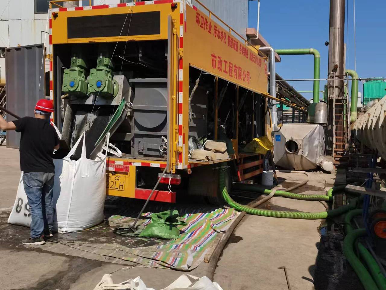 迎江淤泥压干处理